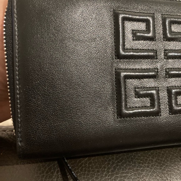 Women's Givenchy Logo Emblem Lambskin Leather Zip Around Wallet/Clutch Black - Picture 4 of 10